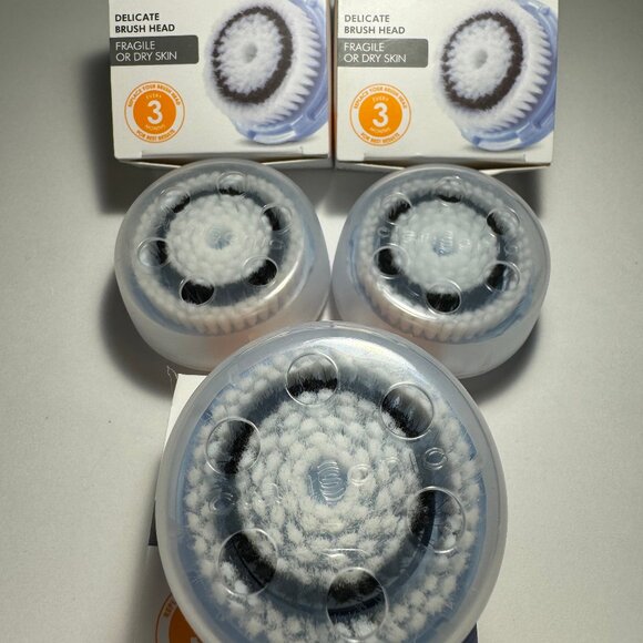 Clarisonic Delicate Facial Cleansing Brush Head Replacement - Picture 2 of 5